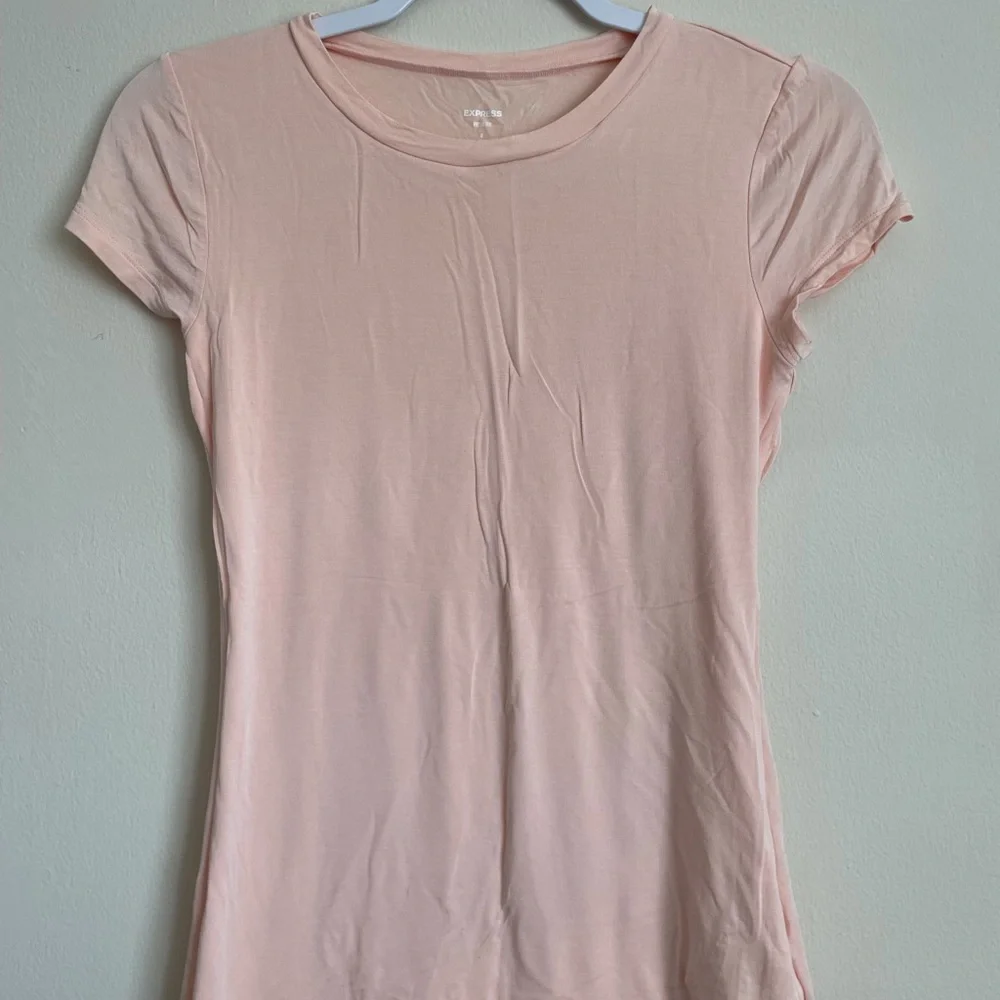 ✨Express Top✨ - Picture 1 of 2